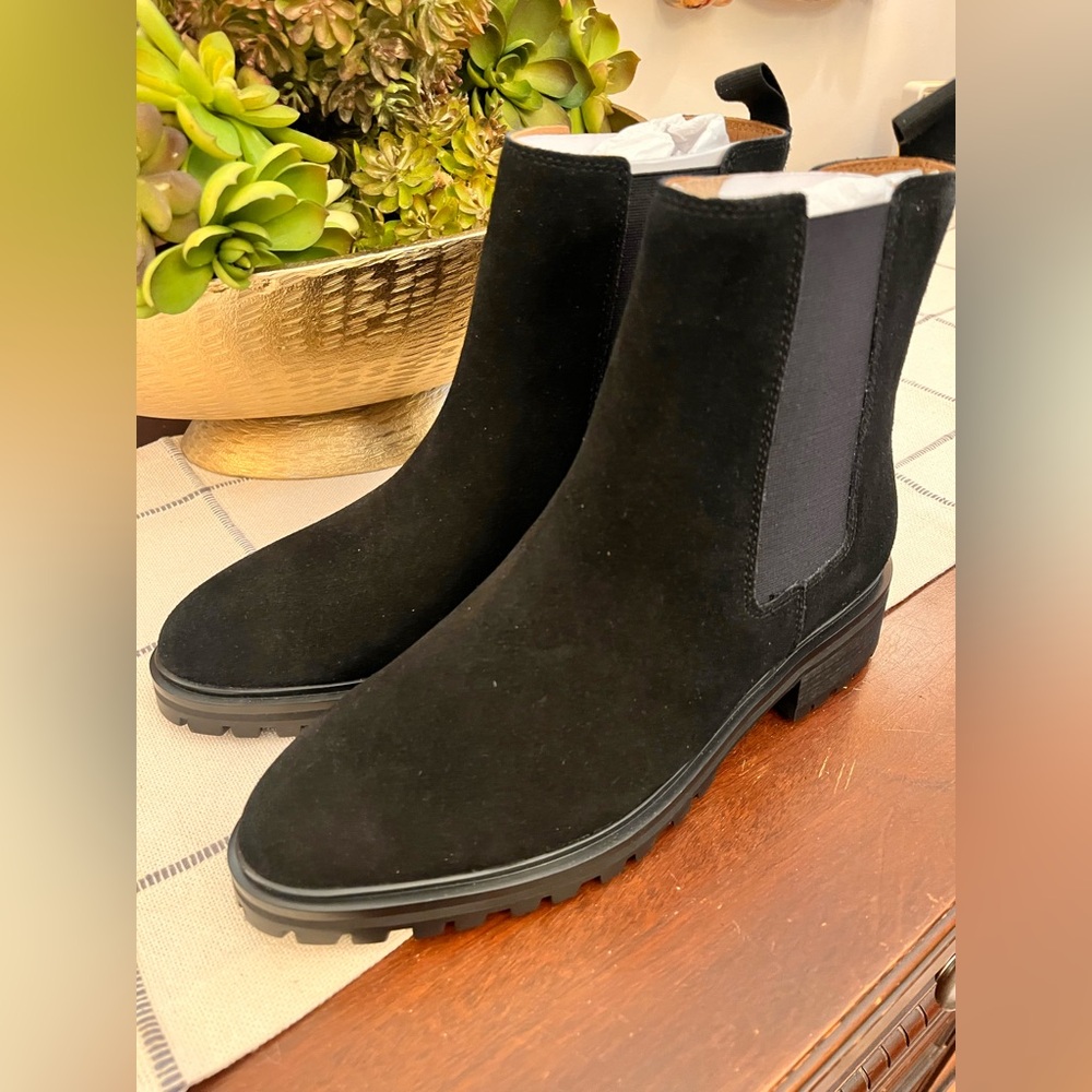 Quince Black Suede Chelsea Lug Sole Boots Size 8 NIB Modern Chic Quality Brand